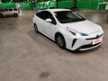 2019 Toyota Prius IV Рестайлинг (XW50), белый, 1750000 рублей - вид 4