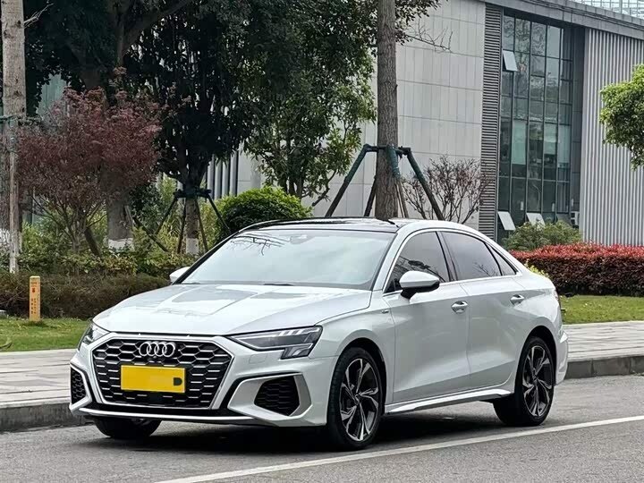 Audi A3 35 TFSI Long IV (8Y)