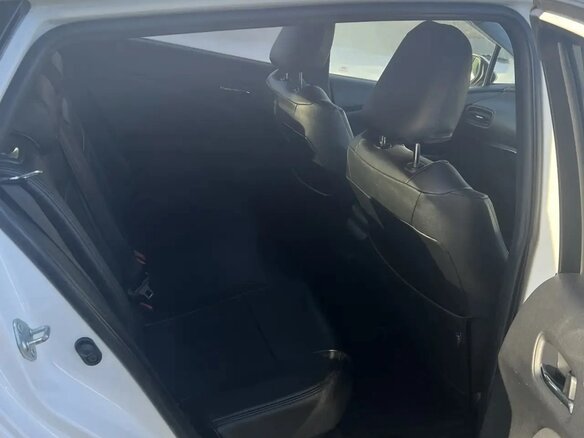 2016 Toyota Prius IV (XW50), белый, 1700000 рублей - вид 5