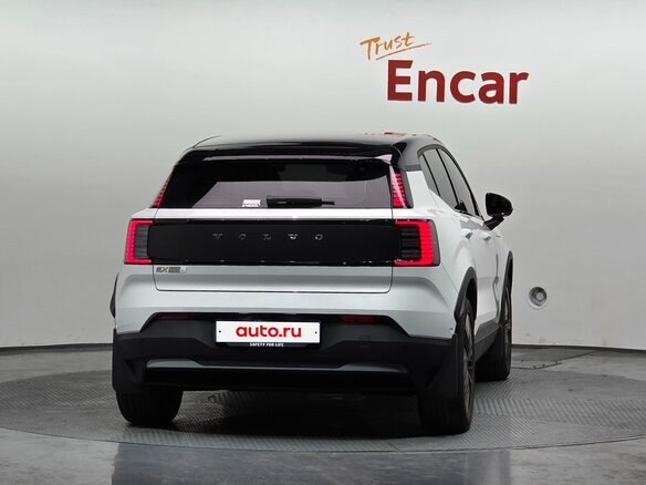 2025 Volvo EX30, белый, 5940019 рублей - вид 2