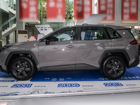 2026 Toyota RAV4 VI (XA60), бежевый, 3540000 рублей, вид 4