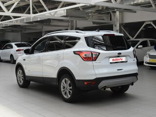 2017 Ford Kuga II Рестайлинг, белый, 1530000 рублей, вид 5