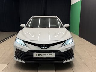 2021 Toyota Camry VIII (XV70) Рестайлинг, белый, 3100000 рублей, вид 2
