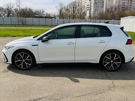 2022 Volkswagen Golf VIII, белый, 1820000 рублей, вид 3