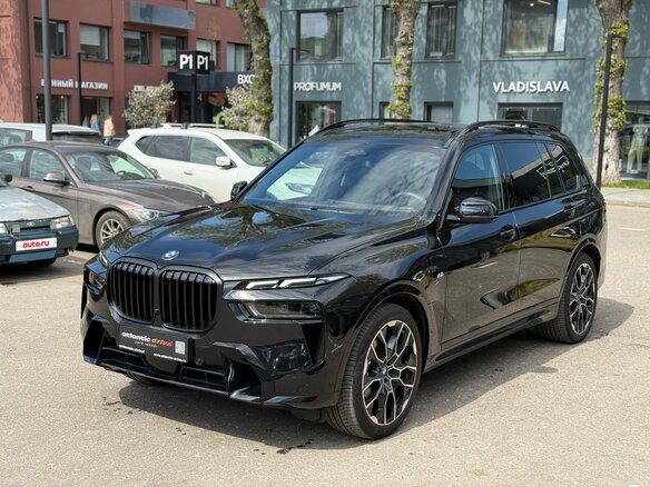 2025 BMW X7 40d I (G07) Рестайлинг, чёрный, 12490000 рублей - вид 2