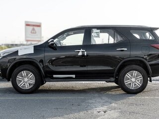 2025 Toyota Fortuner II Рестайлинг, белый, 5600000 рублей, вид 3