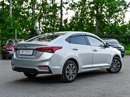 2019 Hyundai Solaris II, серый, 920000 рублей, вид 2