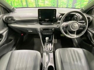 2022 Toyota Yaris IV, белый, 980000 рублей, вид 1
