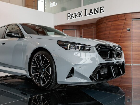 2025 BMW M5 VII (G90), серый, 20890000 рублей - вид 7