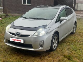 2010 Toyota Prius III (XW30), серебристый, 950000 рублей, вид 1