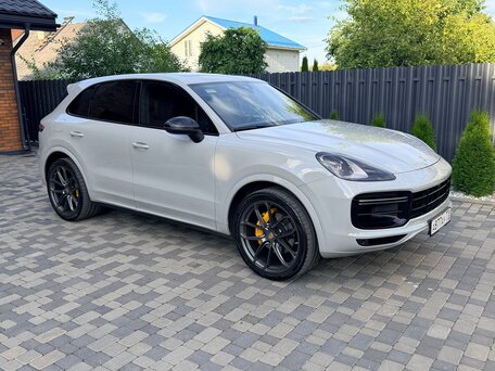 2020 Porsche Cayenne III, серый, 8990000 рублей, вид 2