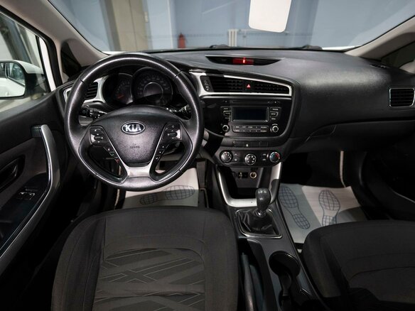 2017 Kia Ceed II Рестайлинг, белый, 1049000 рублей - вид 11
