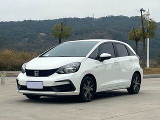 2022 Honda Fit IV Рестайлинг, белый, 990000 рублей, вид 3
