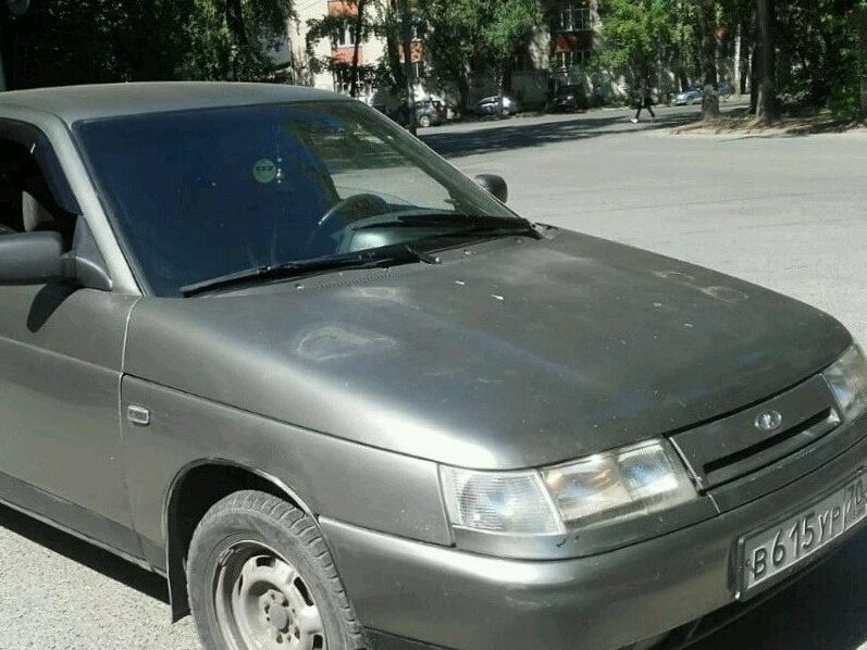 Машину ВАЗ десятка 2000 года