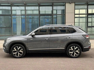2022 Volkswagen Tayron I, серый, 1700000 рублей, вид 4