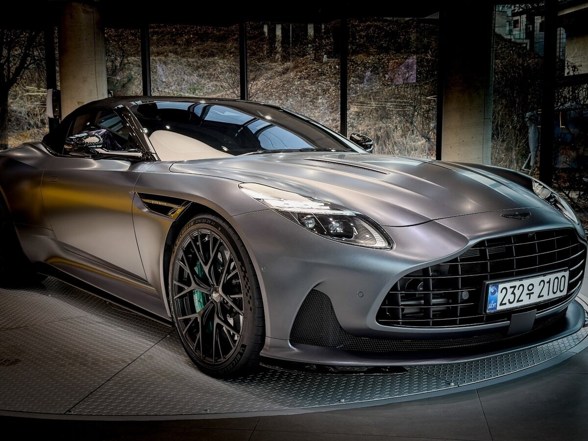 Aston Martin DB12 Volante