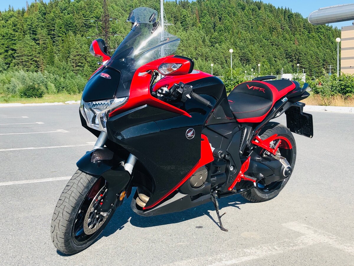 Купить б/у Honda VFR 1200 инжектор Роботизированная с