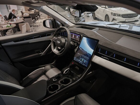 2025 Geely Atlas II, чёрный, 3760990 рублей - вид 24