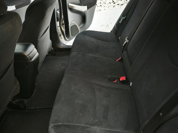 2015 Toyota Prius III Рестайлинг (XW30), серебристый, 1600000 рублей - вид 21