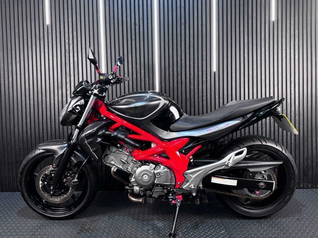 Suzuki SFV 650 Gladius