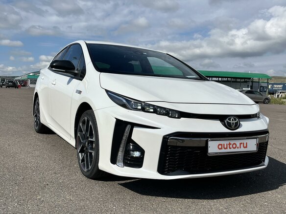 2018 Toyota Prius IV Рестайлинг (XW50), белый, 2350000 рублей - вид 26