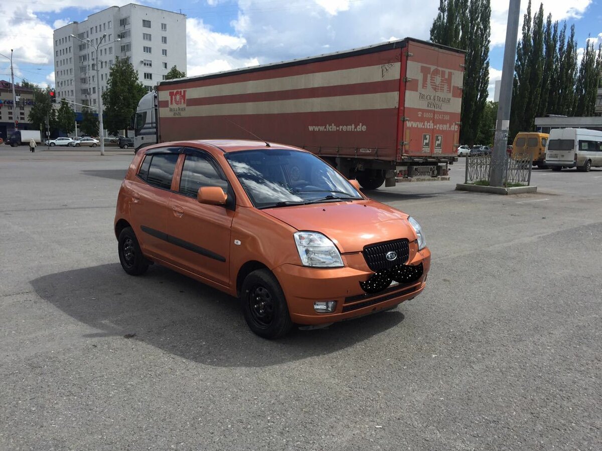 Kia Picanto оранжевая