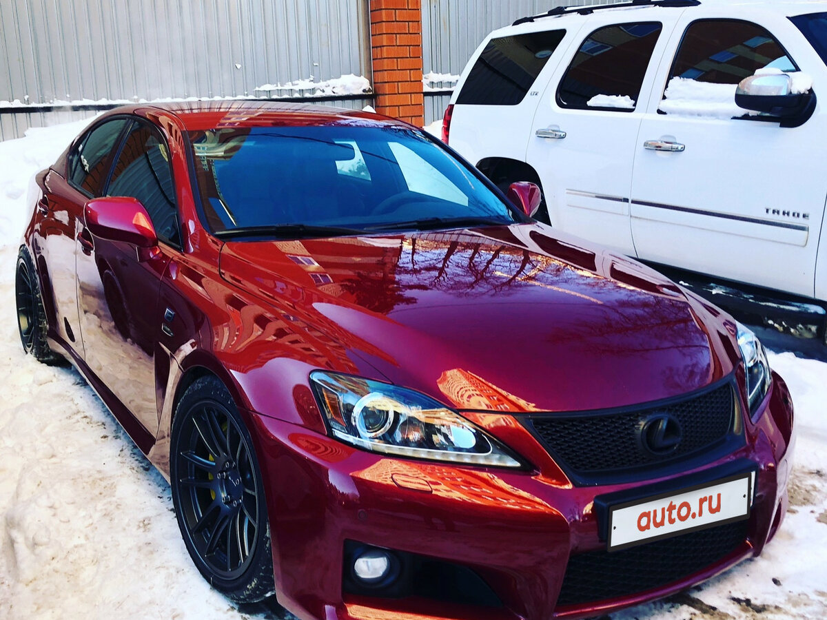 Lexus ISF красный