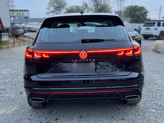2025 Volkswagen Touareg III Рестайлинг, чёрный, 8200000 рублей, вид 5
