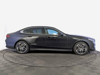 2023 BMW 5 серии 530i xDrive VIII (G60/G61/G68), чёрный, 6750000 рублей, вид 4