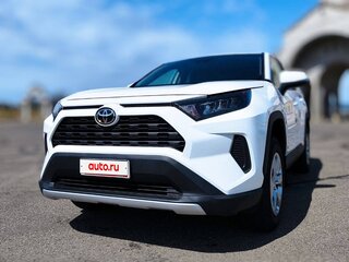 2022 Toyota RAV4 V (XA50), белый, 2600000 рублей, вид 1