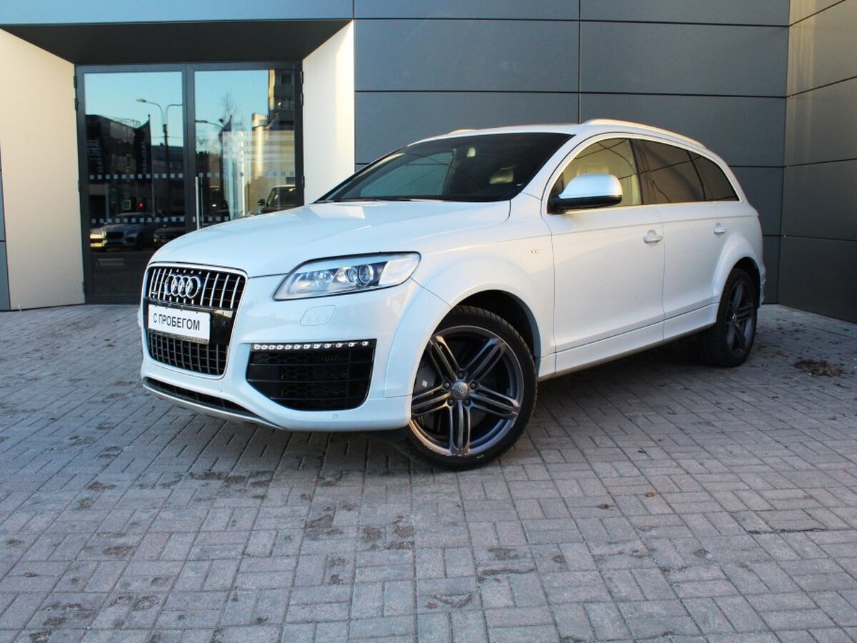 Audi q7 girl