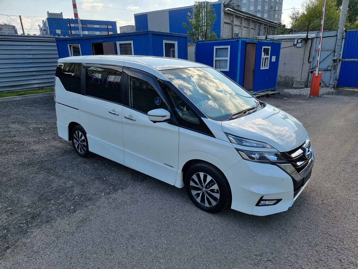 Nissan Serena Р±РµР»С‹Р№