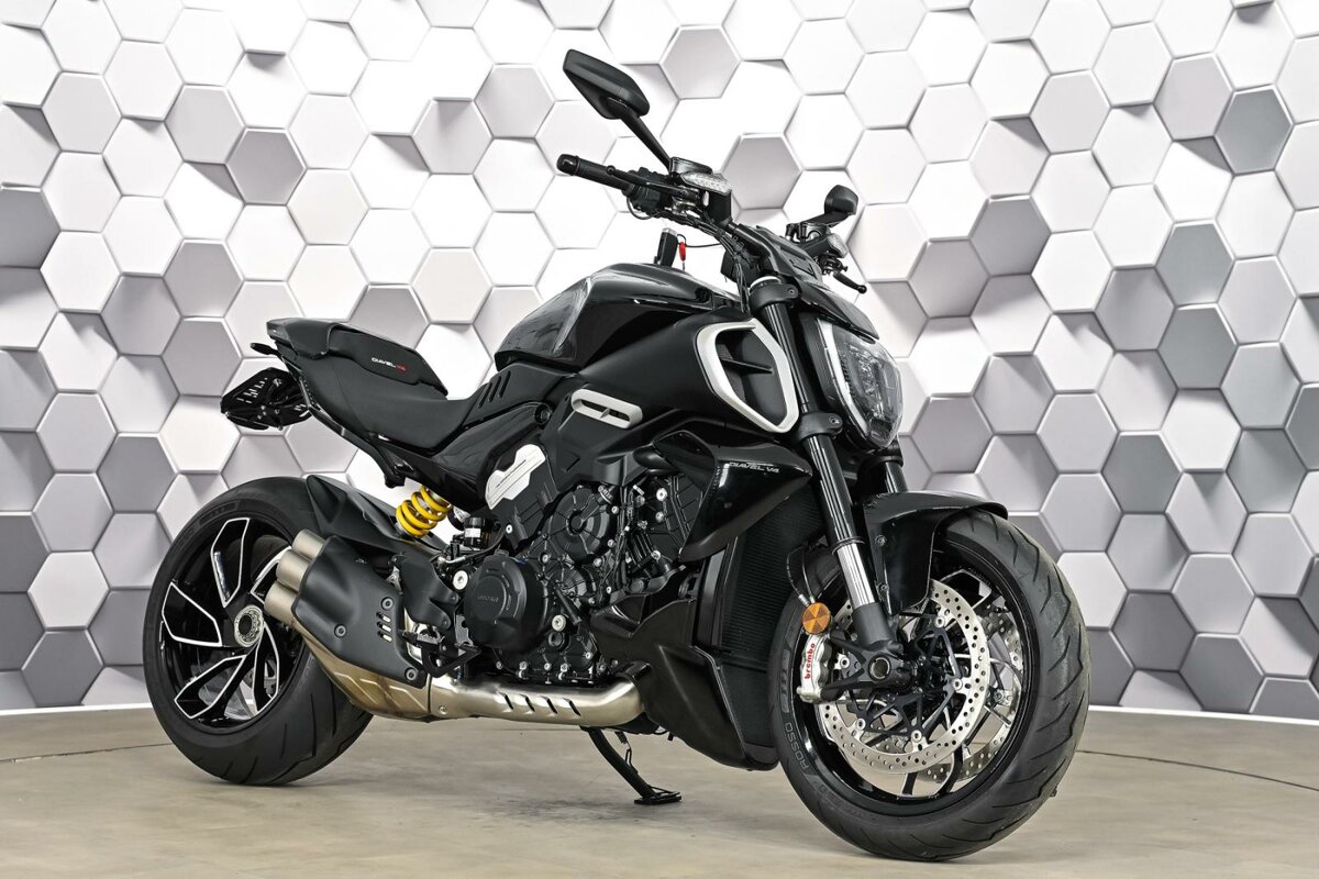 Ducati Diavel V4
