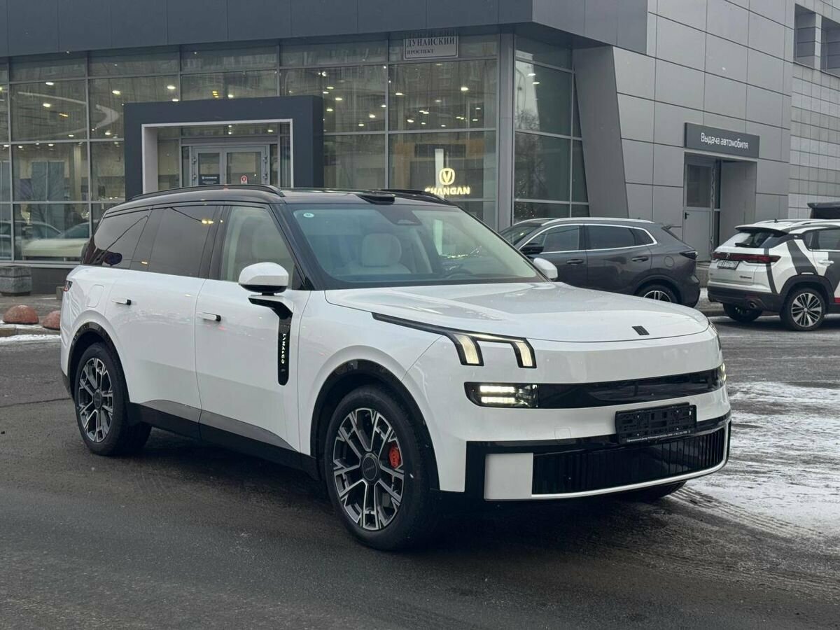 Lynk & Co 900