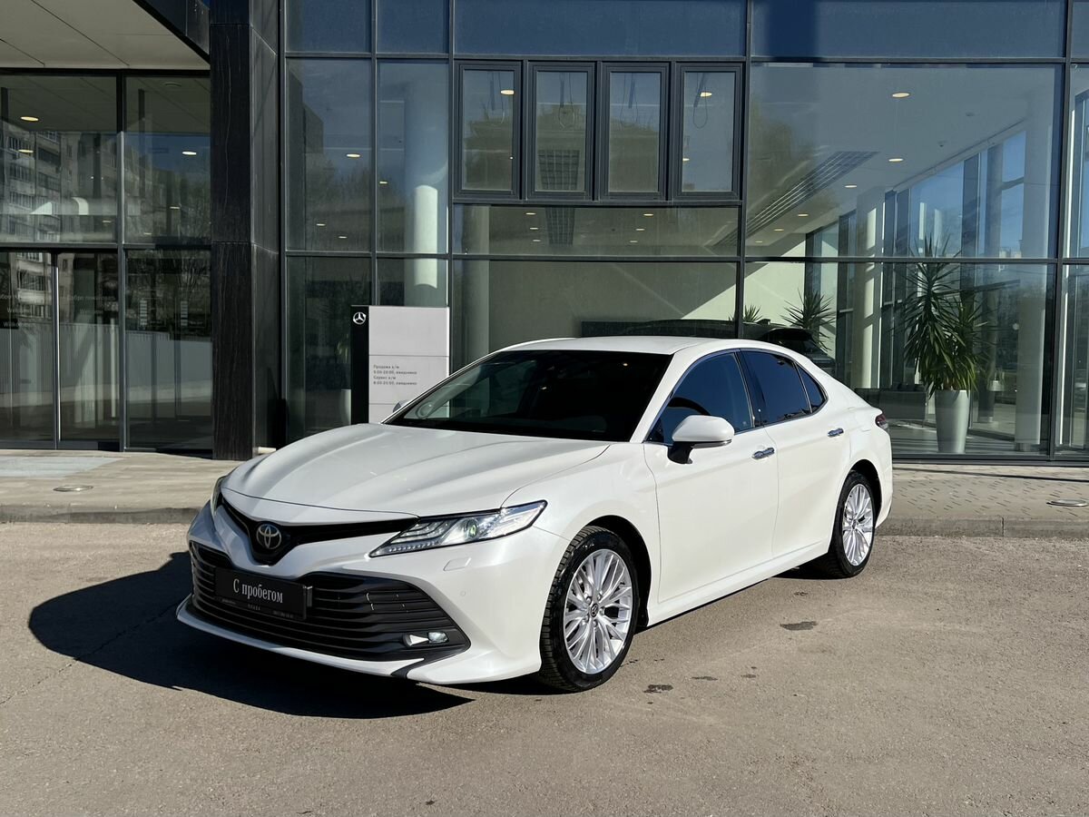 Toyota Camry VIII (XV70)
