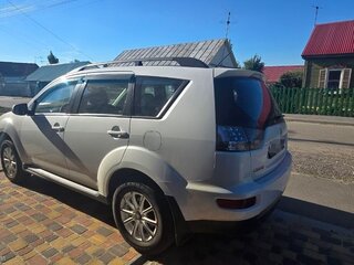 2011 Mitsubishi Outlander II Рестайлинг, белый, 710000 рублей, вид 1