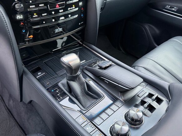 2017 Lexus LX 570 III Рестайлинг 2, белый - вид 19