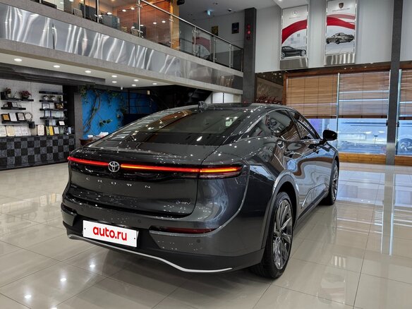 2024 Toyota Crown Crossover XVI (S230), чёрный, 6750000 рублей - вид 2