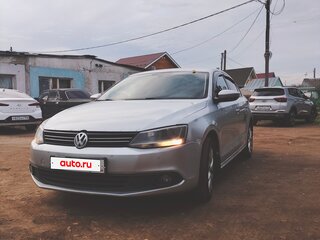 2011 Volkswagen Jetta VI, серебристый, 570000 рублей, вид 1