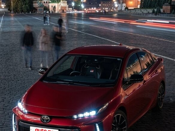 2018 Toyota Prius PHV ZVW52 IV (XW50), красный, 1900000 рублей