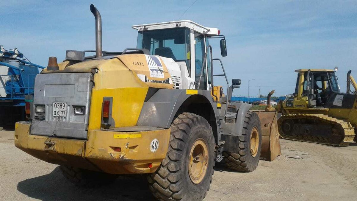 Купить б/у Liebherr L 554 в Гагарине: жёлтый фронтальный погрузчик 2005 ...
