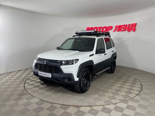 2023 Lada (ВАЗ) Niva I Рестайлинг (Travel), белый, 1010000 рублей, вид 1