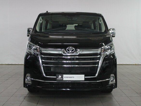 2022 Toyota Granvia II, чёрный