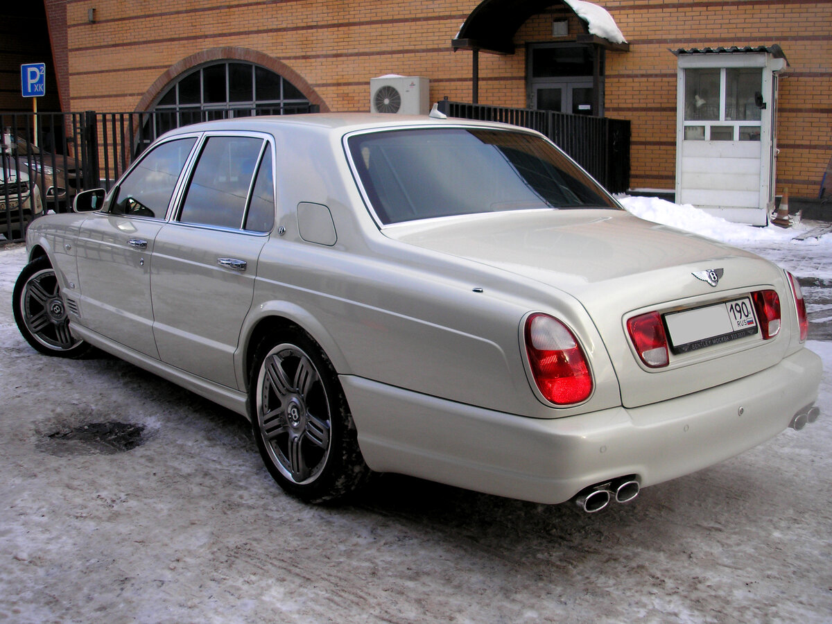 Бентли белый седан