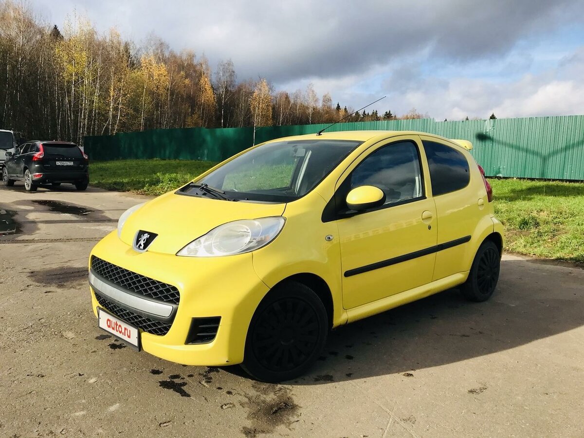 Купить б/у Peugeot 107 I Рестайлинг 1.0 AMT (68 л.с.) бензин робот в ...