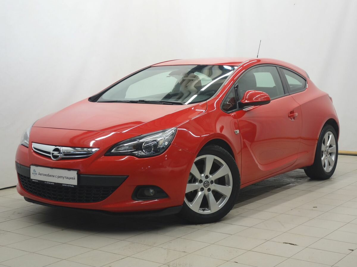 Opel Astra GTC 2012 красная