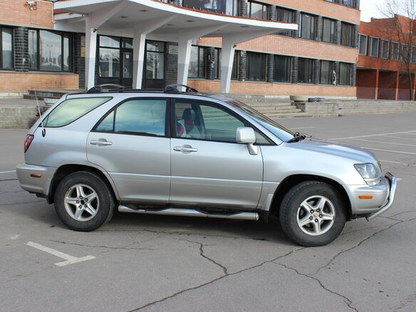 1998 Lexus RX 300 I, серебристый - вид 3