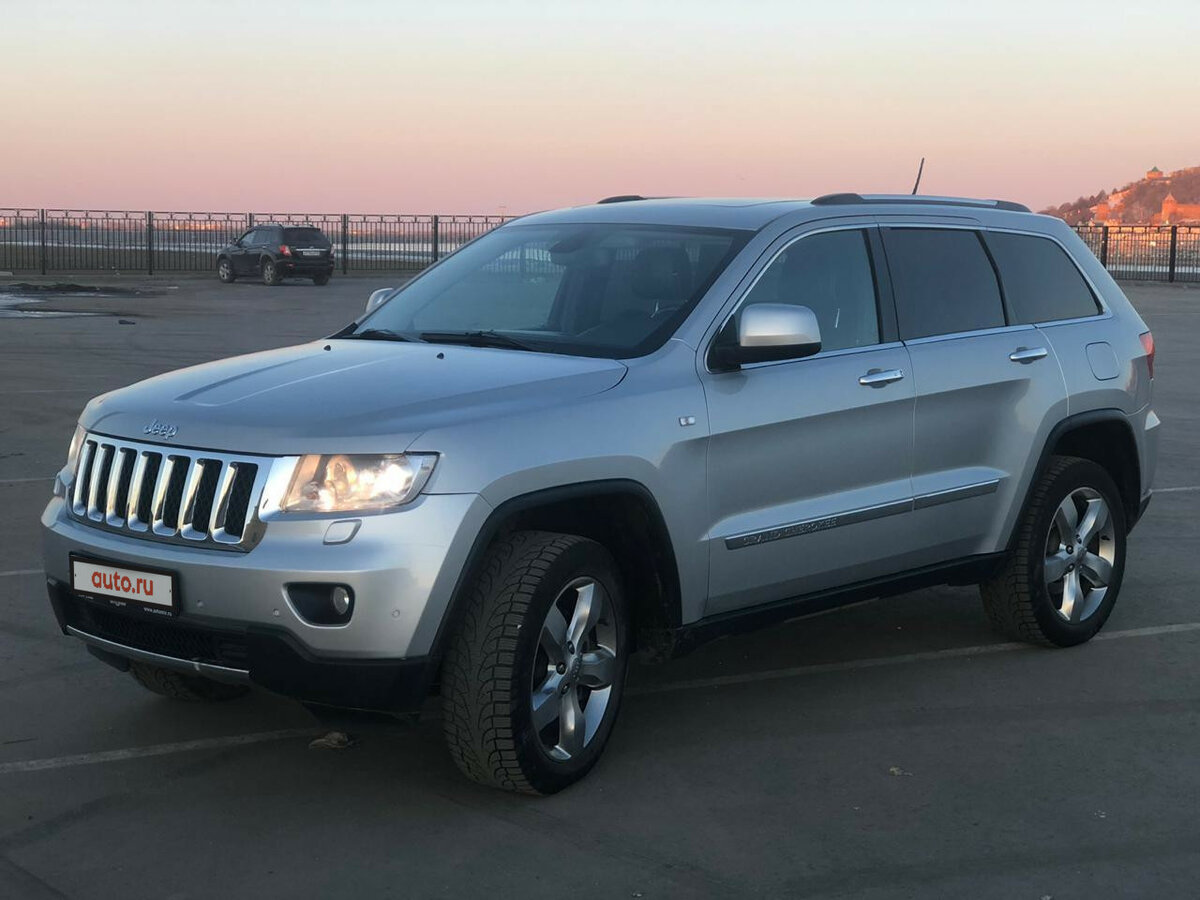 Jeep Grand Cherokee серебристый