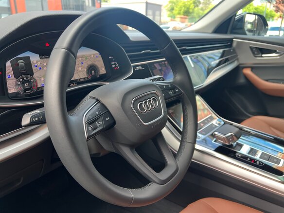 Купить б/у Audi Q8 I (4M) 55 TFSI 3.0 AT (340 л.с.) 4WD бензин автомат ...