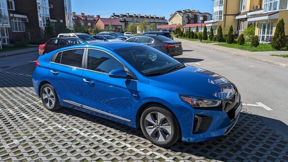 Купить б/у Hyundai IONIQ 2016-2022 Electro AT (88.0 кВт) электро ...
